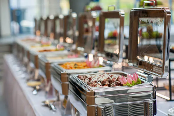 Russisches Hochzeitscatering Warmes Buffet mit premium Chafing Dishes